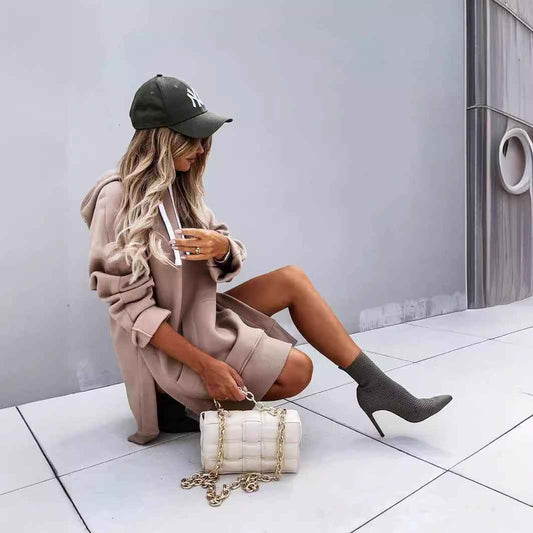 Long-sleeve solid-color hoodie