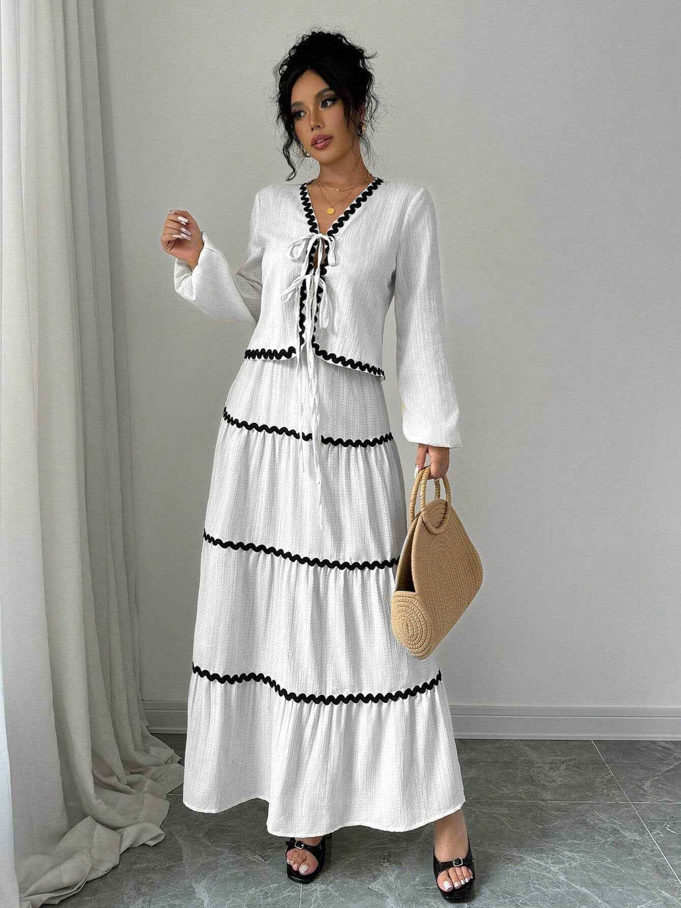 Loose-fitting dress with long sleeves